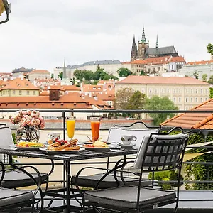Four Seasons Prag